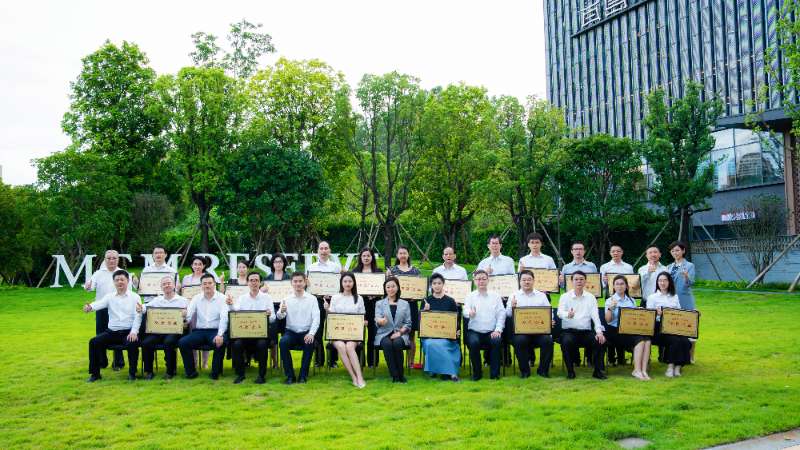 亿万先生MR电气获评普洱市 “双强” 企业称号！